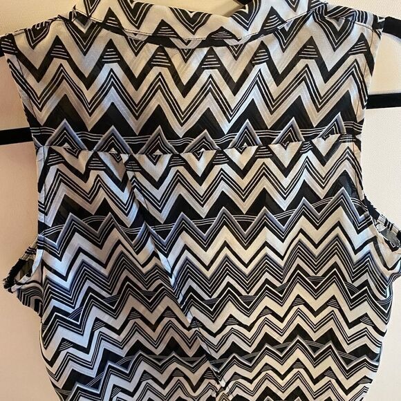 Womenâs No Boundaries Top SleevelessâButtonâDownâM - Picture 5 of 11